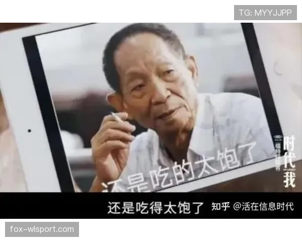 掌敏洁饭局散场抱着宵夜走出门,手腕那块表比我一个月工资还贵,表情像没事人 掌敏洁饭局散场抱着宵夜走出门,手腕那块表比我一个月工资还贵,表情像没事人